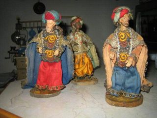 3 Alte Krippenfiguren Heilige 3 Könige Terrakotta Mit Prunk Kleider Bild