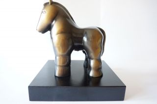 Botero Figur Trojanisches Pferd Skulptur Aus Kolumbien Bild
