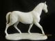 Grosse Erhabene Porzellan Figur/pferdefigur Auf Sockel Krone,  D Modell 585 Figuren Bild 1