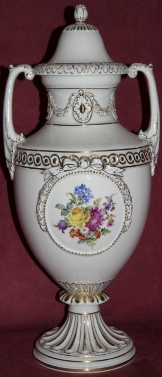 Meissner Sockel Deckel Vase 