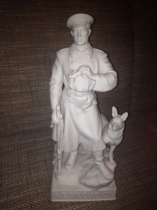 Bispuit Porzellan Figur Ca 39cm Nummer 30 Sehr Selten Russischer Soldat Mit Hund Bild