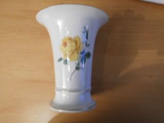 Alte Meissen Vase Blumenvase Porzellanvase Trichtervase Motiv Gelbe Blumen Bild