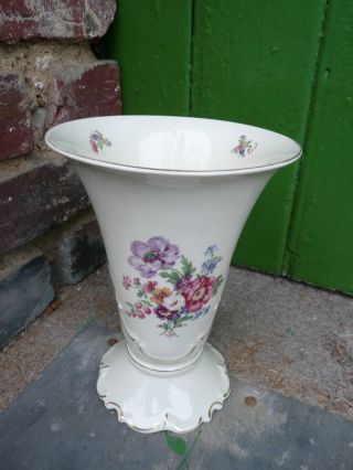 Edelstein - Porzellan - Vase. Bild