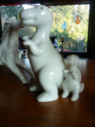 3 Figuren Porzellan 2 Pferde Rappe,  Schimmel Pony,  Saurier Weiß Pferd Skulptur Bild