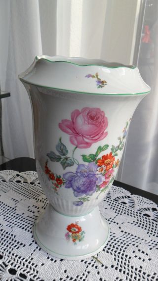 Schöne Vase Porzellan Blumendekor Marke: Eichwald Bild