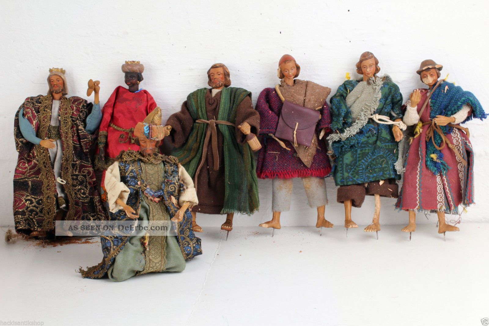 Museale Figurengruppe 7 Krippenfiguren Biedermeier Farbig Gefasst Brokatkleider Krippen & Krippenfiguren Bild