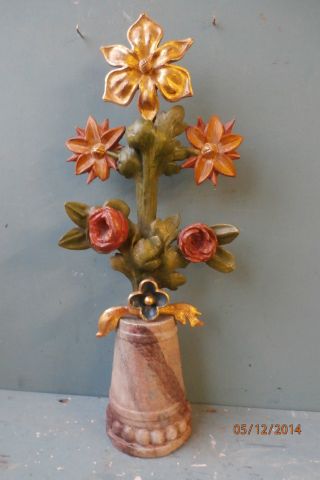 Altarvase Mit Blumen,  Geschnitzte Vase,  Geschnitzte Blumen,  Barocke Vase 1800 Bild