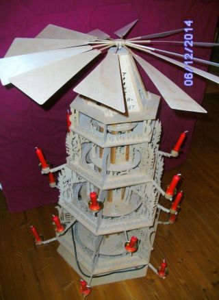 Weihnachtspyramide 1 M.  Hoch U.  80 Cm Im Durchmesser Mit Motor U.  18 Kerzen Bild