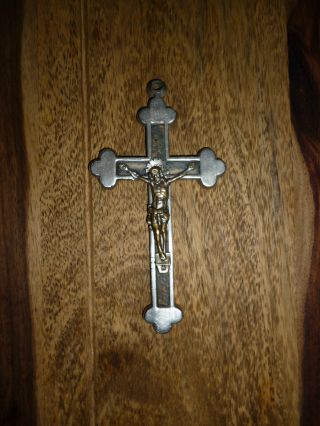 Jesuskreuz / Kruzifix Mit Öse (kette?) Aus Metall,  Mögl.  Frankreich 1941 - 44 Bild