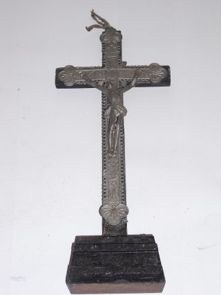 Kruzifix Metall Auf Holz Bild