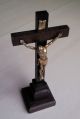 Einfaches Tischkreuz Mit Korpus Jesus & Inri Schild - Holzkreuz Standkreuz Kreuz Skulpturen & Kruzifixe Bild 1