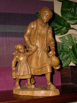 Holzfigur - Heiligenfigur - Krippenfigur - Magd Mit Kind - Südtirol? - Geschnitzt - Deko Bild