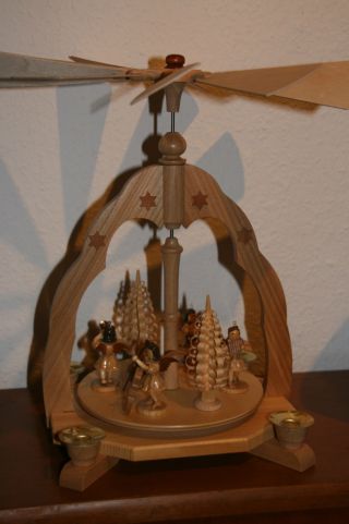 Weihnachtspyramide Erzgebirge 4 Kerzen Holz Geschnitzt Weihnacht Pyramide Bild