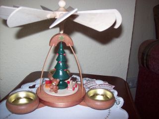 Weihnachtspyramide Für Teelichter - Handarbeit Aus Dem Erzgebirge Bild