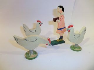 Uralte Hühnergruppe Mit Magd 4 - Teile Spielzeug Seiffen Erzgebirge 1920 Bild