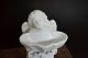 Ein Engel Aus Weißem Porzellan Mit Weihwasserbecken / Weihwasserkessel Skulpturen & Kruzifixe Bild 1
