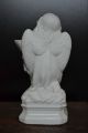 Ein Engel Aus Weißem Porzellan Mit Weihwasserbecken / Weihwasserkessel Skulpturen & Kruzifixe Bild 2
