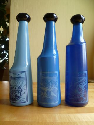 Seltene Sammlerstücke 3 Blaue Dali Glas - Flaschen Rosso Antico Bild