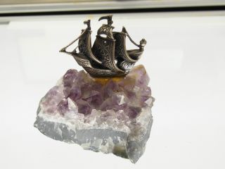 Schönes Silbernes Segelschiff Auf Einer Amethystdruse 925 Sterlingsilber Bild