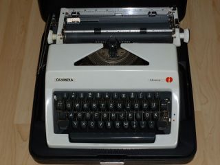 Olympia Schreibmaschine Monica / Reiseschreibmaschine / Antik Bild