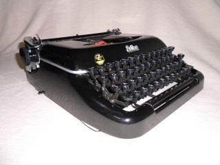 Tragbare Mechanische Reiseschreibmaschine Erika Mechanical Typewriter Bild