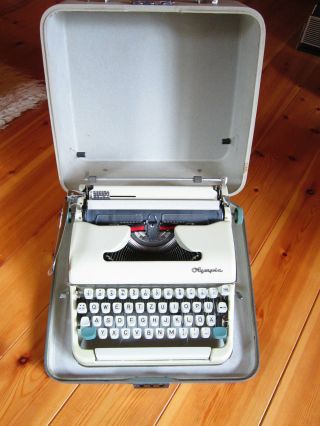 Olympia Schreibmaschine Im Praktischen Tragekoffer Voll Funktionsfähig Top Bild