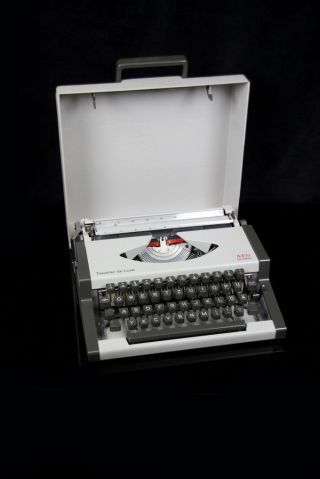 Aeg Olympa Traveller De Luxe Reise Schreibmaschine Mit Abdeckung Typewriter Bild