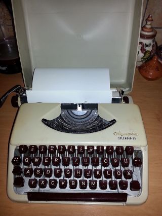 Schreibmaschine Olympia Splendid 33 Funktionstüchtig Design Um 1960 Reisekoffer Bild