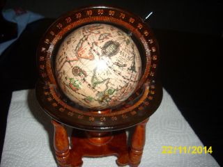 Globus,  Klein,  Mit Alter Karte,  Auf Ständer,  18 Cm Hoch Bild