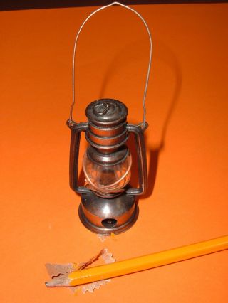 Miniaturanspitzer Petroleumlampe Bild