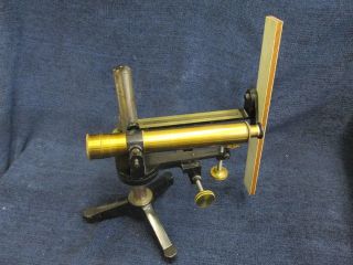 Antikes Nevilliergerät,  Entfernungsmesser,  Mikrometer Theodolit Messing Bild