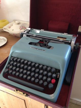 Olivetti Studio 44 Schreibmaschine Bild