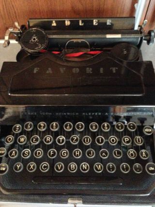 Schreibmaschine Triumph Adler Favorit - Sammlerstück - Kofferschreibmaschine Bild