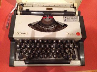 Tragbare Schreibmaschine,  Reise,  Olympia Traveller De Luxe,  Im Koffer Bild