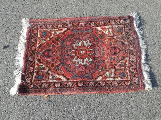 Antiker Teppich Läufer Rot Ca.  65cmx1m Mit Fransen Blume Florales Muster Bild