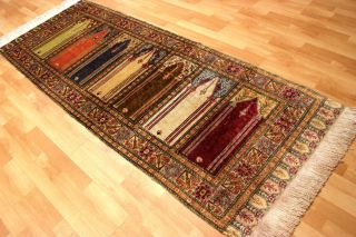 Antiker Seidenteppich Kayseri Seide Teppich Gebetsmotiv Top Silk Seta 220x85cm Bild