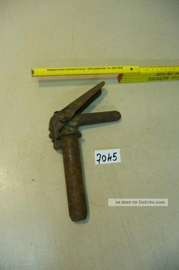 7045.  Alter Traktor Splint Bauer Bild
