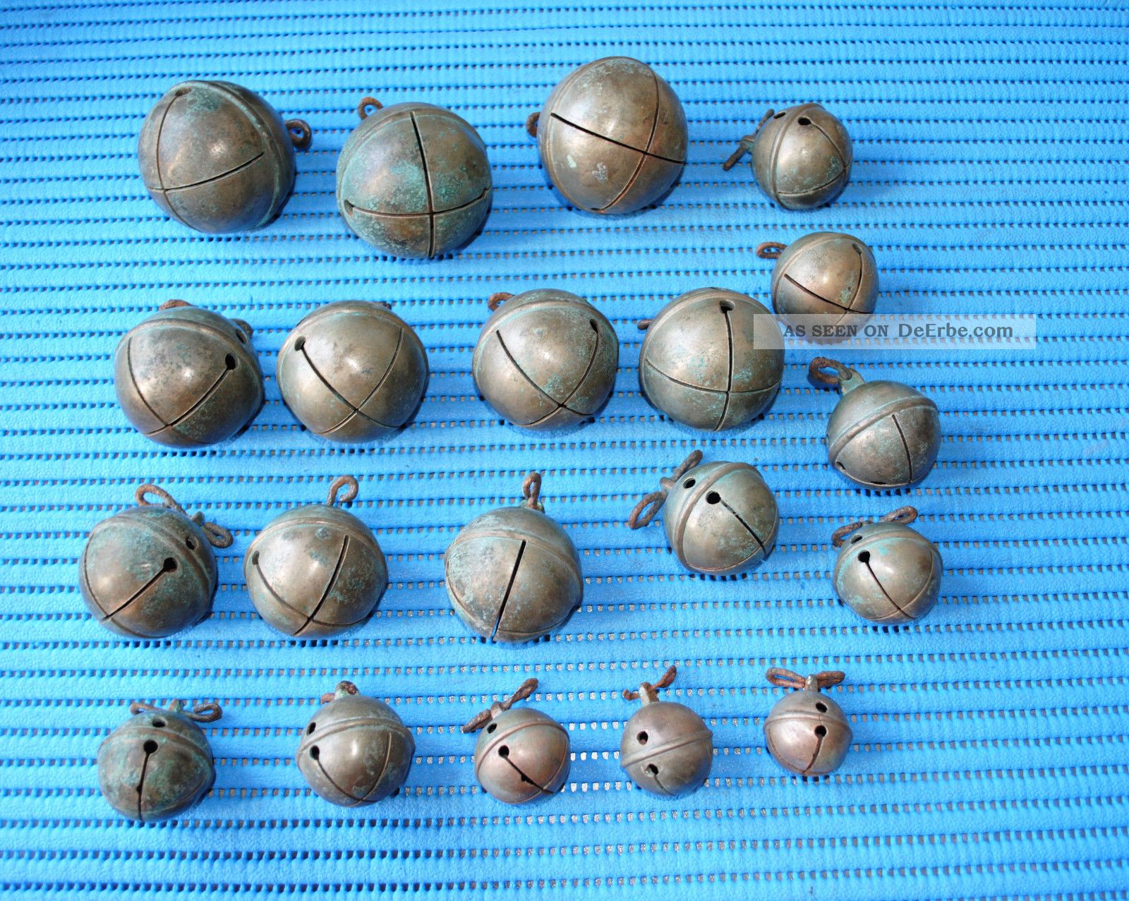 20 Stück Alte Glocken/ Schlittenschellen /schellen/ Vom Glockenband Ca.  100 Jahre Sattler Bild