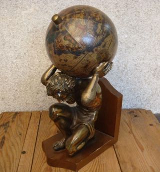 Alte Figur Atlas Mit Globus Buchstützung Deko Statue Bronze Holz - Dachbodenfund Bild