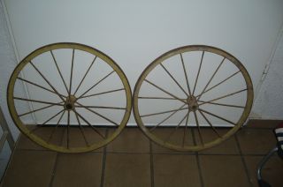 2 Alte Große Puppenwagenräder,  Durchmesser: 50cm,  Holz,  Metal Bild