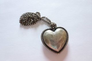 Exclusiver Sehr Seltener Antiker Anhänger Herz Mit Antiker Erbskette In Silber Bild