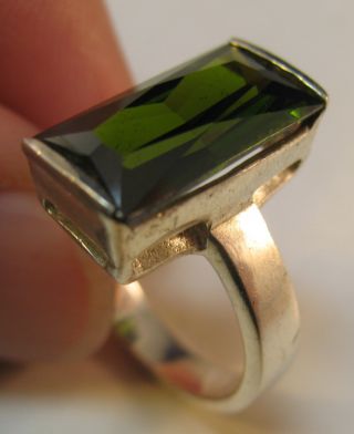 Moderner Ring Aus 925er Silber Mit Grünem Peridot - Ringgröße 54 (17,  2 Mm) Bild