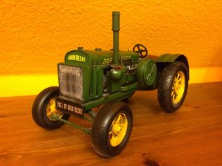 John Deere Traktor - Nostalgisches Blechspielzeug Bild