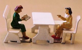 Miniatur - Möbel - Mayer Mmm : Ho Nr.  2 Garnitur: Gr.  Tisch,  StÜhlen,  Bank,  2 Frauen Bild