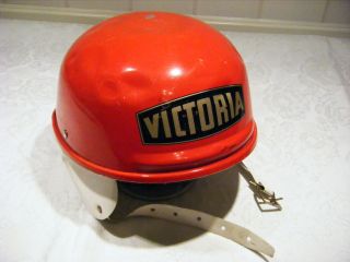 Alter Helm Feuerwehrhelm Kinderhelm Blechspielzeug – 50er Jahre Bild