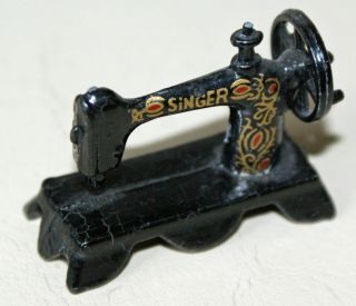 Aus Alter Puppenstube Tischnähmaschine Singer Metall Miniatur Bild