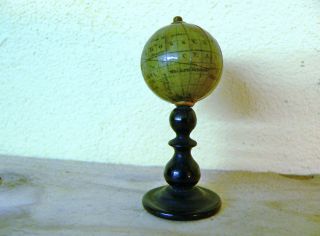 Puppenstuben - Uralt - Globus Mit Der Höhe Von 5,  6 Cm,  Kugeldurchmesser:2,  4 Cm Bild