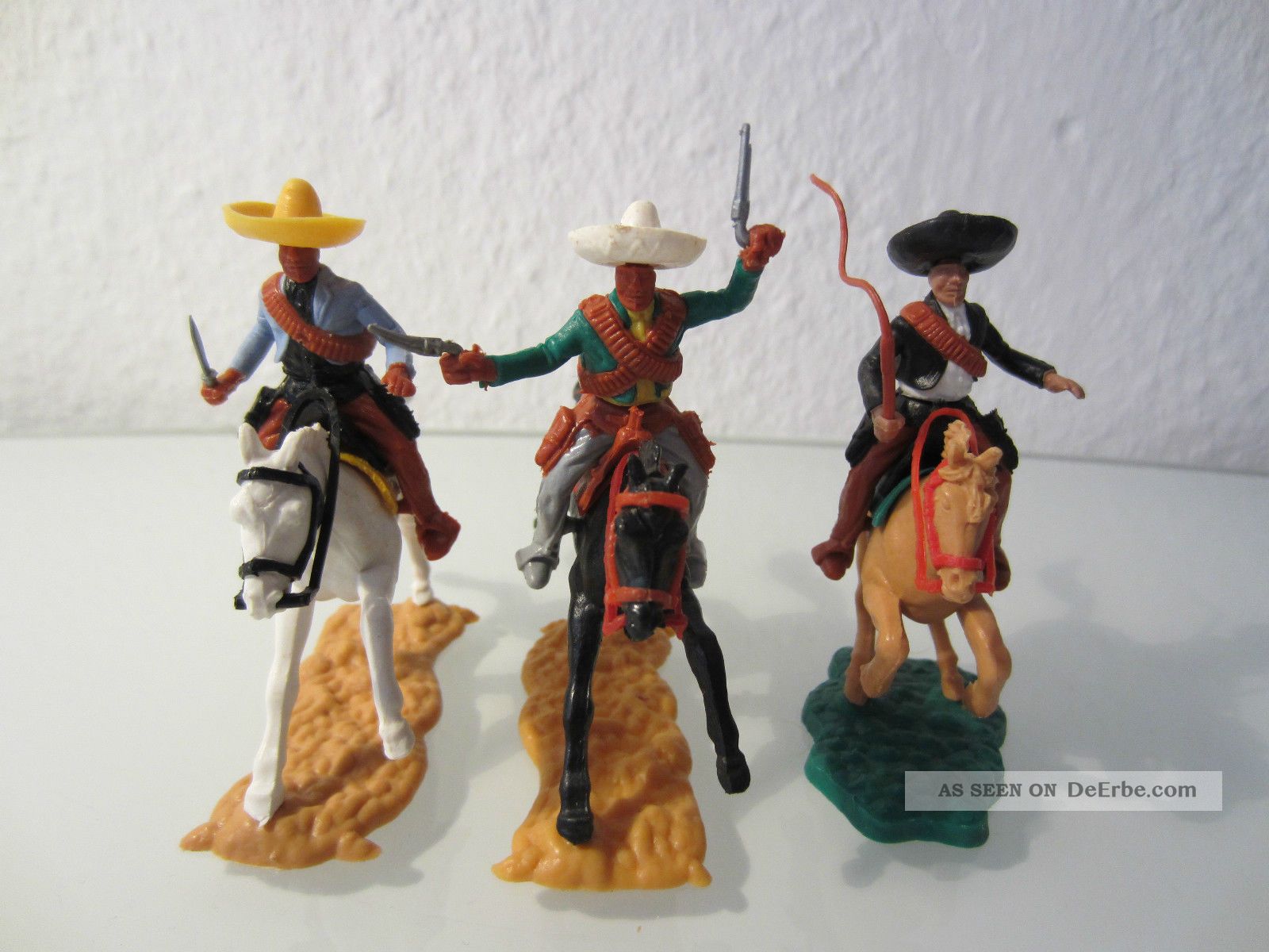 TIMPO TOYS   20  Satteldecken Cowboys Indianer Mexikaner  in gelb 
