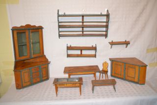 Antike,  Wunderschöne Küchenmöbel Für Die Große Puppenküche Der Firma Kibri Bild