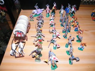 Timpo Toys - Konvolut Kreuzrittern - Rittern - Planwagen Und Indianern Circa 29 Figur Bild